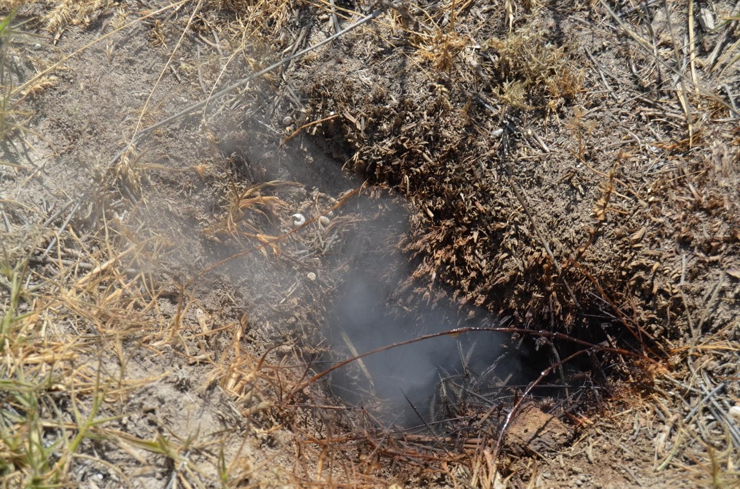 Tuz G�l� Havzas�'ndan 'esrarengiz' dumanlar y�kseliyor!