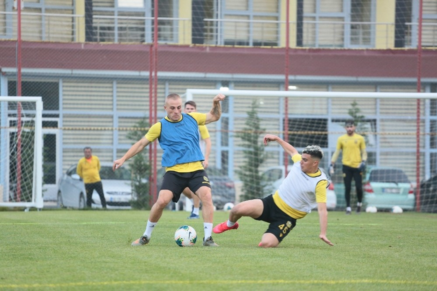 Yeni Malatyaspor'a Fenerbah�e ma�� �ncesi �ifte m�jde!