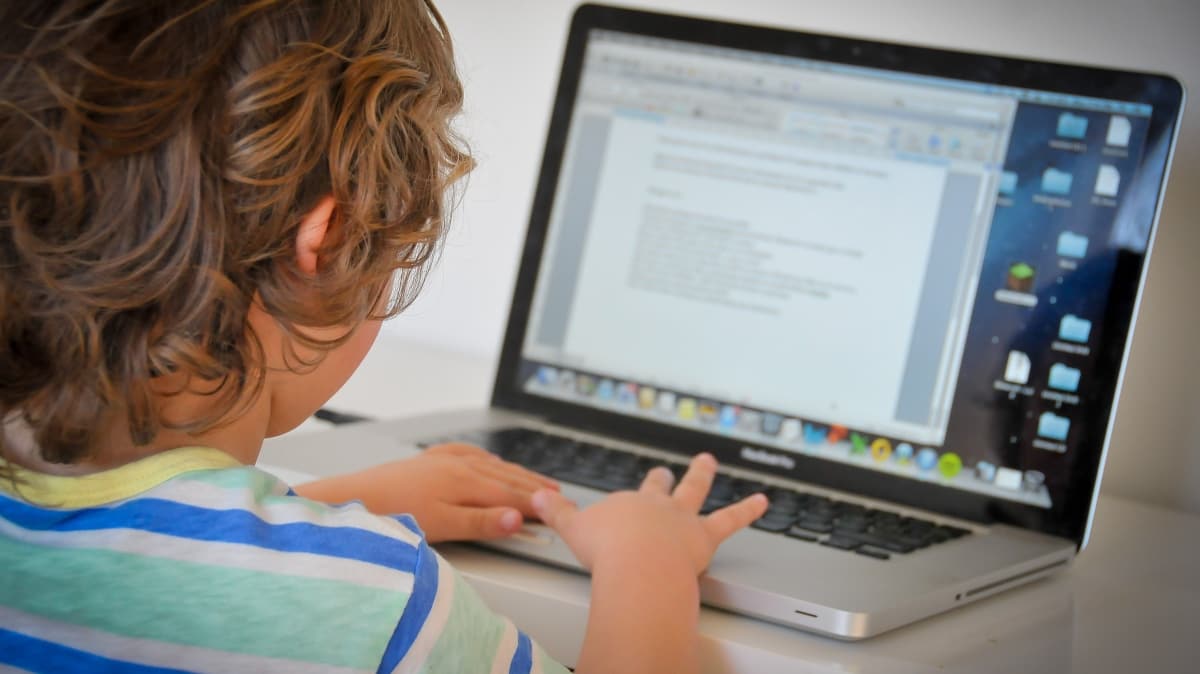 Pandemi dneminde ocuklarda ar internet kullanmna ortak' zm 