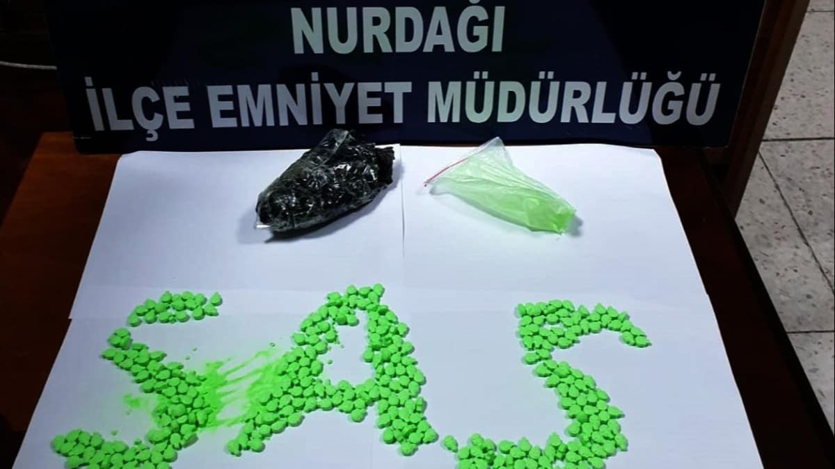 phe zerine durdurulan otomobilde 316 uyuturucu hap ele geirildi 