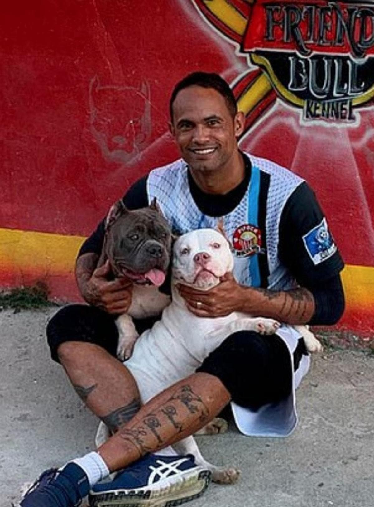 Sevgilisini �ld�rt�p k�peklere yedirmi�ti! Brezilyal� futbolcudan ilgin� payla��m