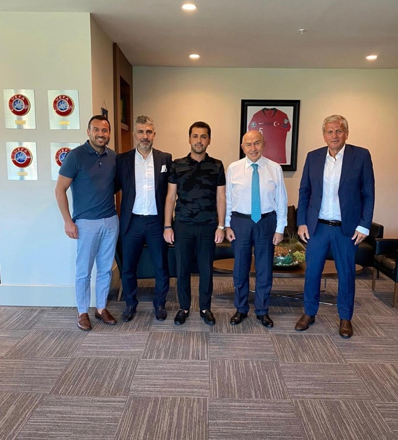 Erzurumspor Ba�kan�'ndan Nihat �zdemir'e ziyaret