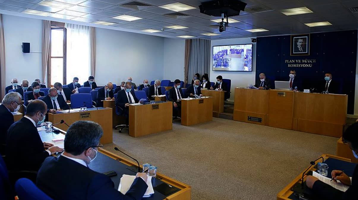 Milyonlarca memuru ilgilendiriyor! Kabul edildi
