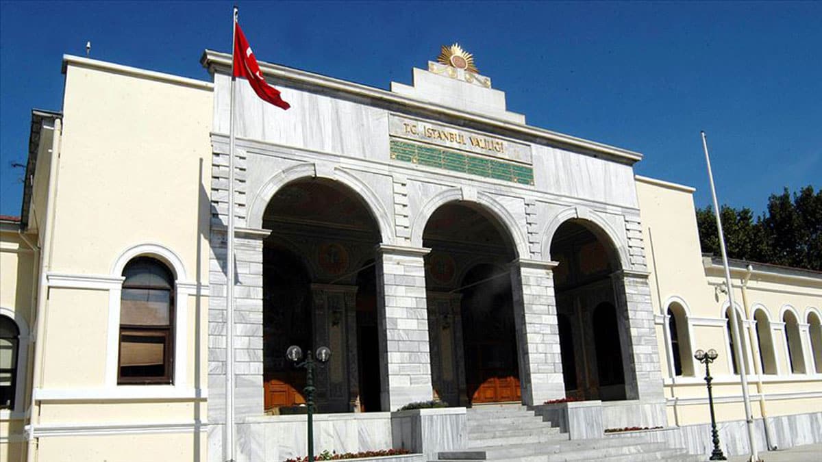 �stanbul Valili�i'nden 'YKS' karar�