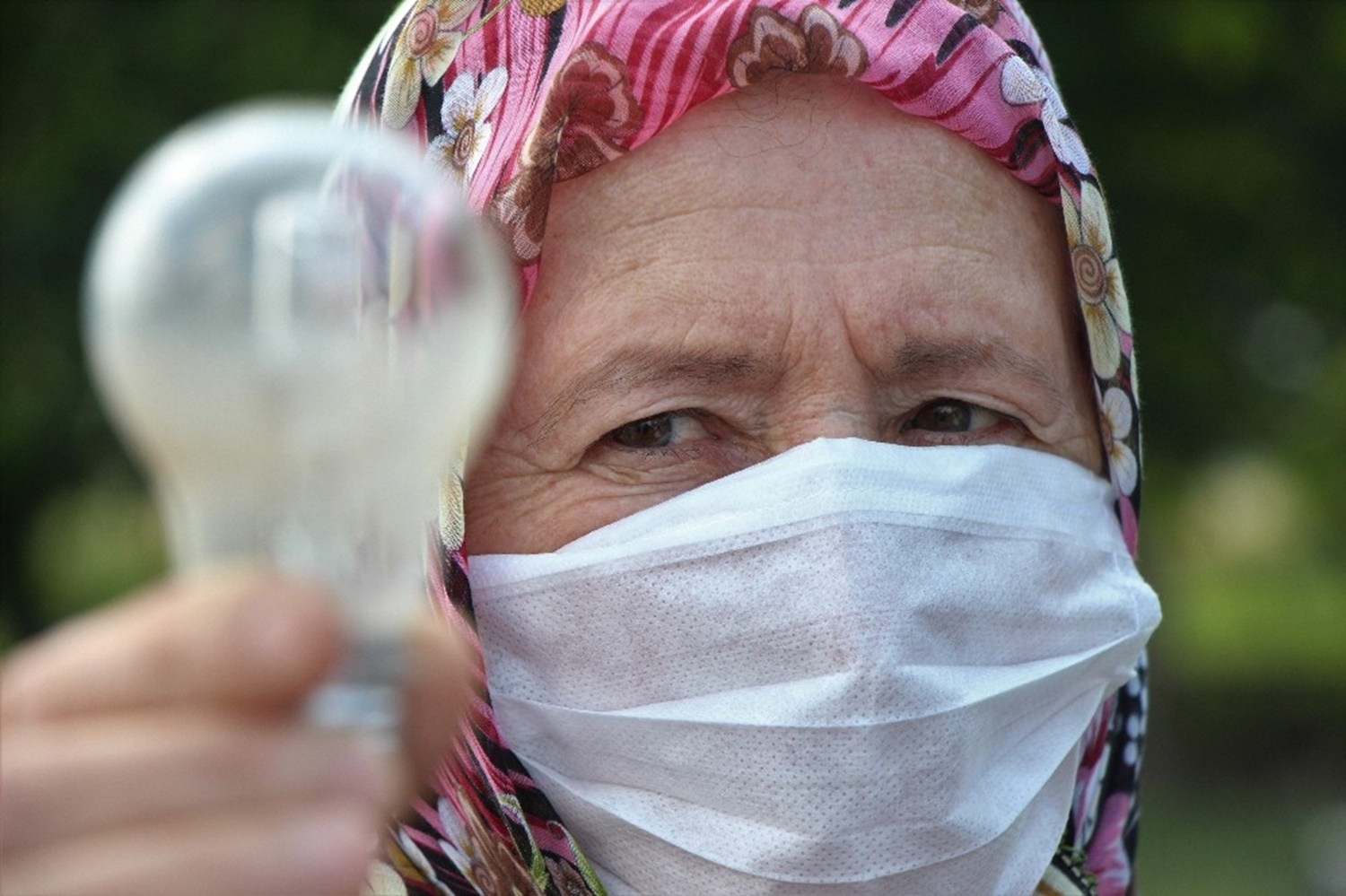 2 y�ld�r ��z�lemeyen elektrik kesintileri canlar�ndan bezdirdi!