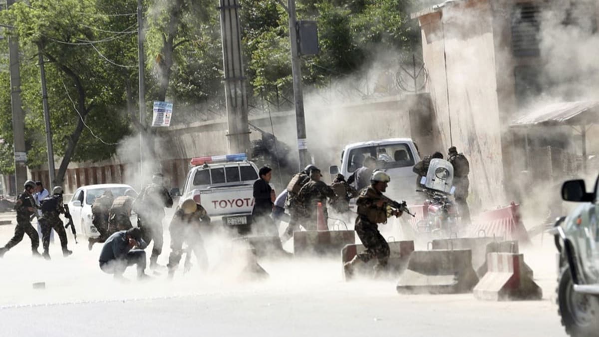 Afganistan'da Taliban saldrsnda 4 polis ld, 9 polis yaraland 