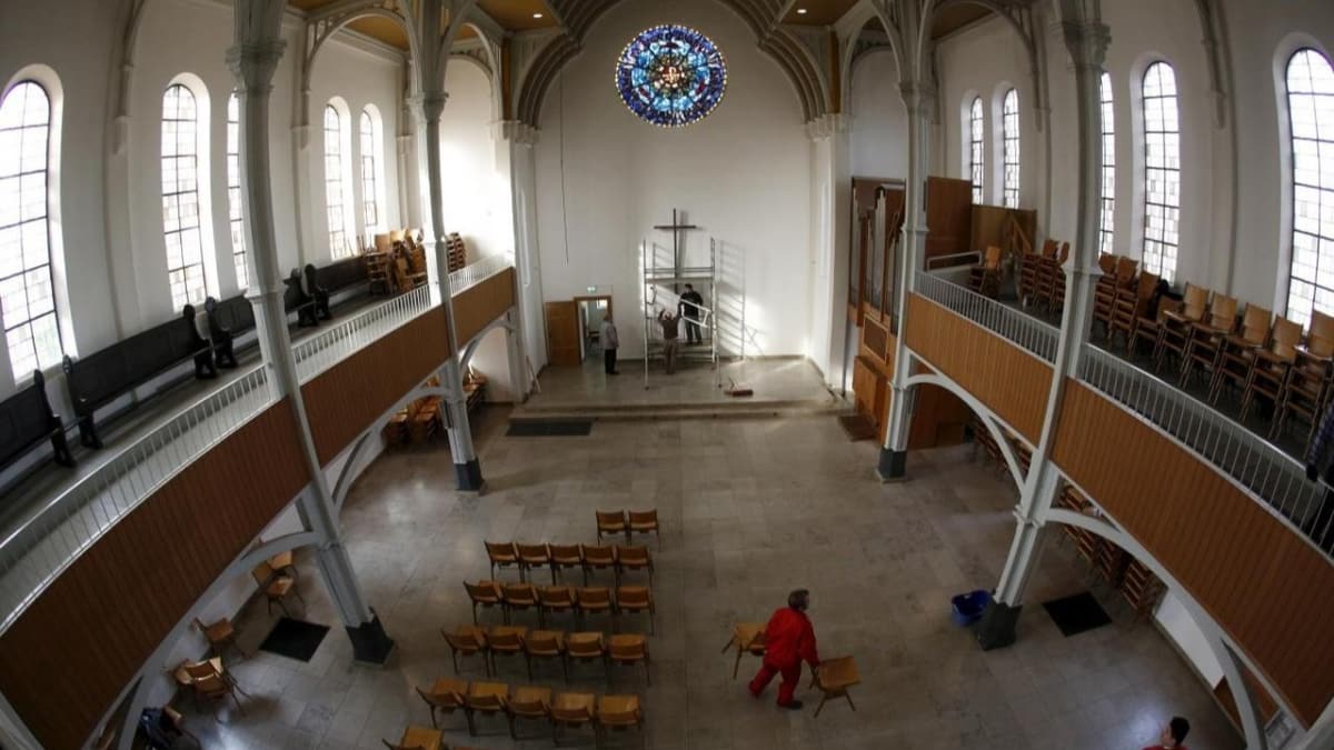 Almanya'da kiliseler yarm milyondan fazla ye kaybetti
