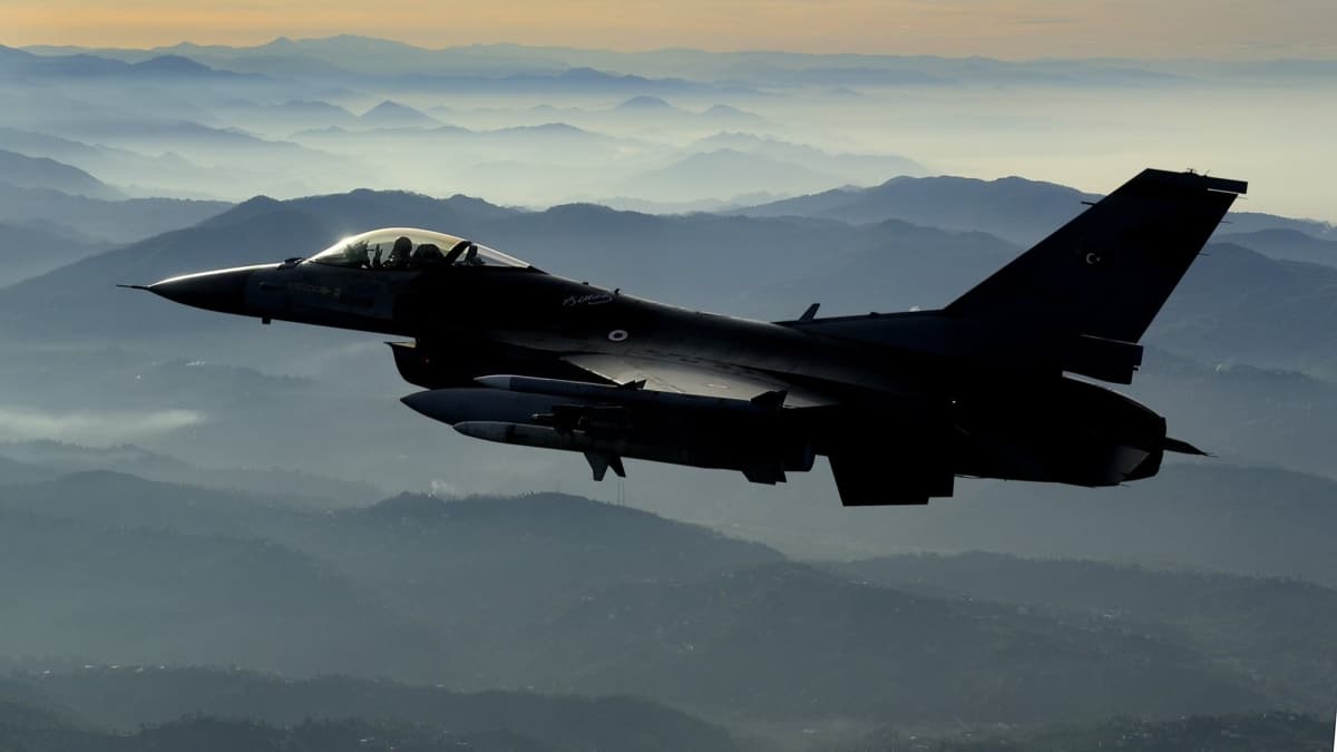 Son dakika... MSB: Hakkari Daba blgesinde 3 PKK'l terrist hava harekatyla etkisiz hale getirildi