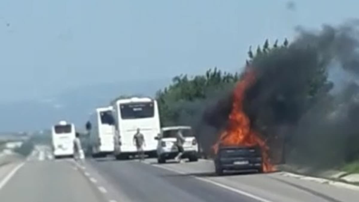 Bursa'da otomobil alev alev yand 