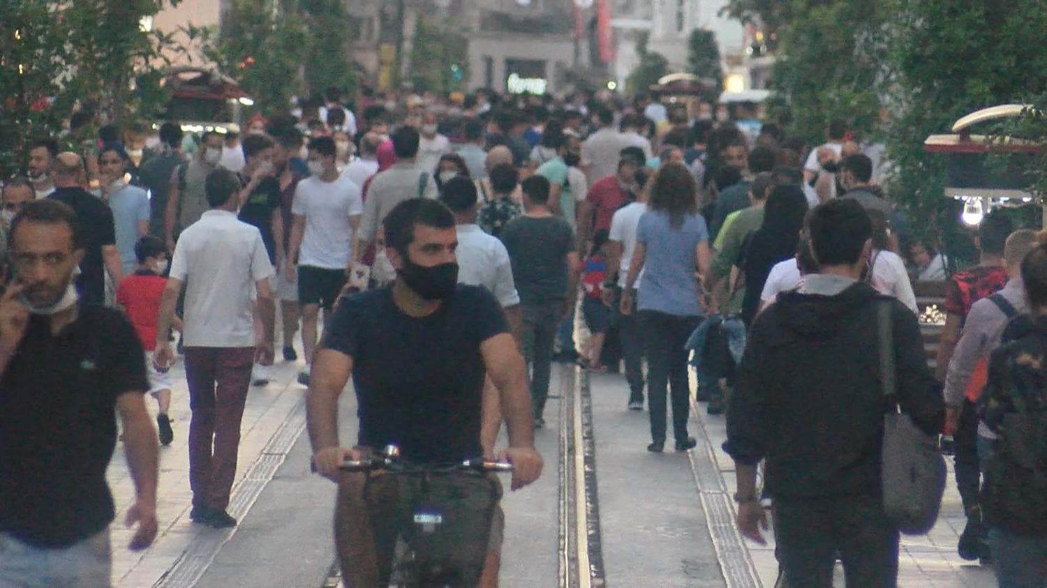 �stiklal Caddesi'nde yo�unluk