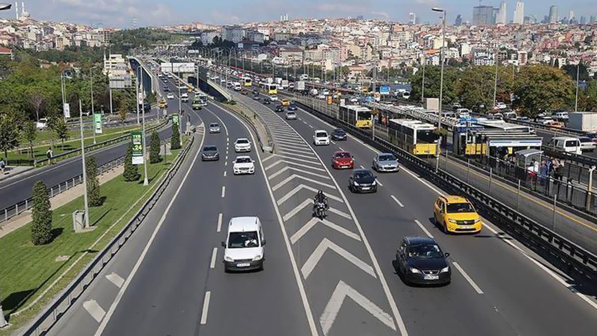 Bug�n soka�a ��kma yasa�� ka�a kadar s�recek? Bug�n soka�a ��kma yasa�� ka�ta bitiyor? Pazar soka�a ��kma saatleri