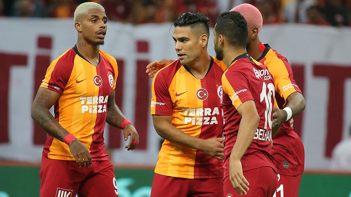 Galatasaray'da ayr�l�k yak�n!