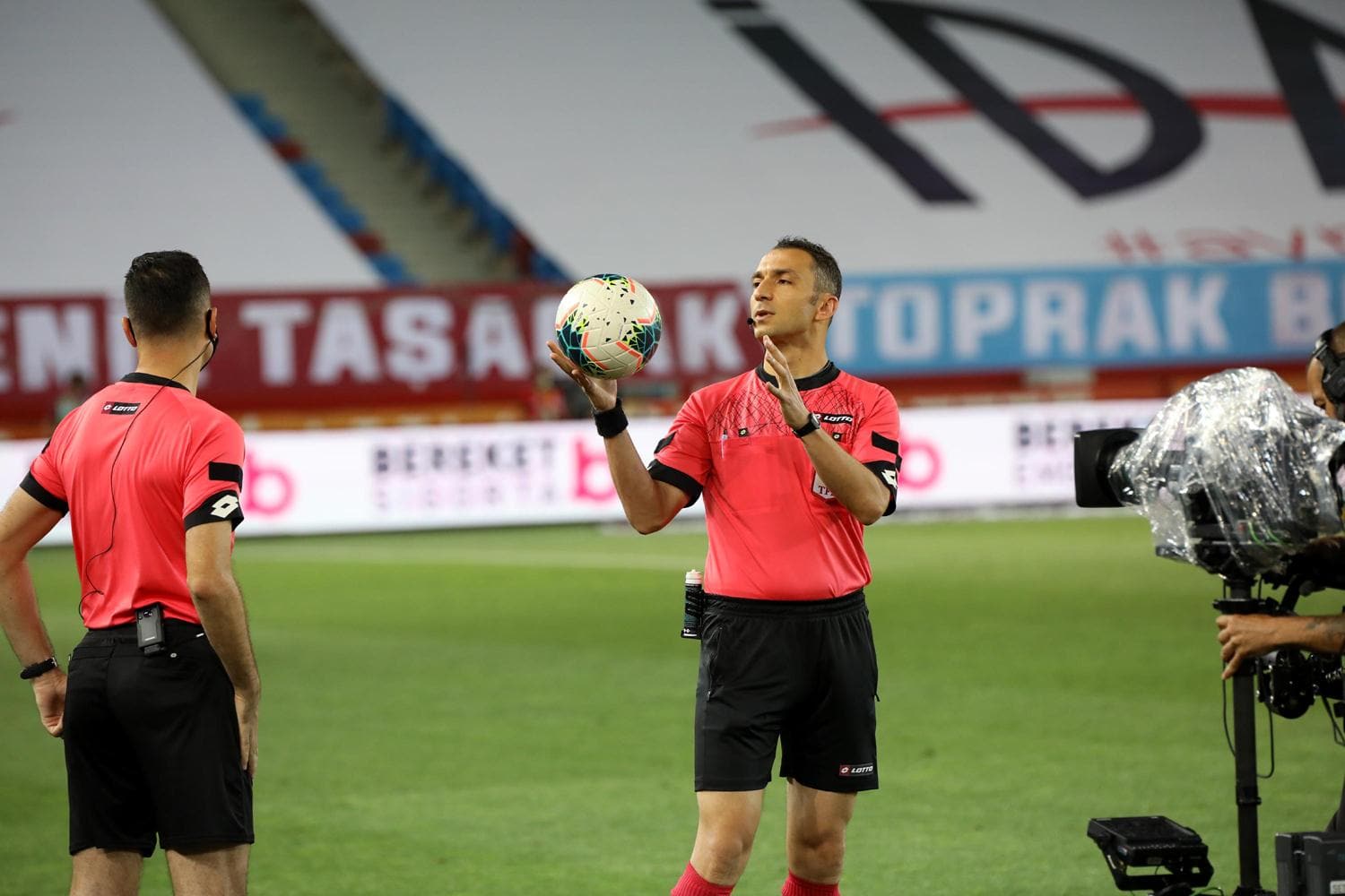 'Uyduruk penalt� ile Trabzonspor'un hayallerini �ald�'