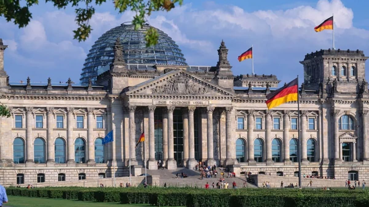 Almanya'da Federal Meclis binasn yakmaya altlar