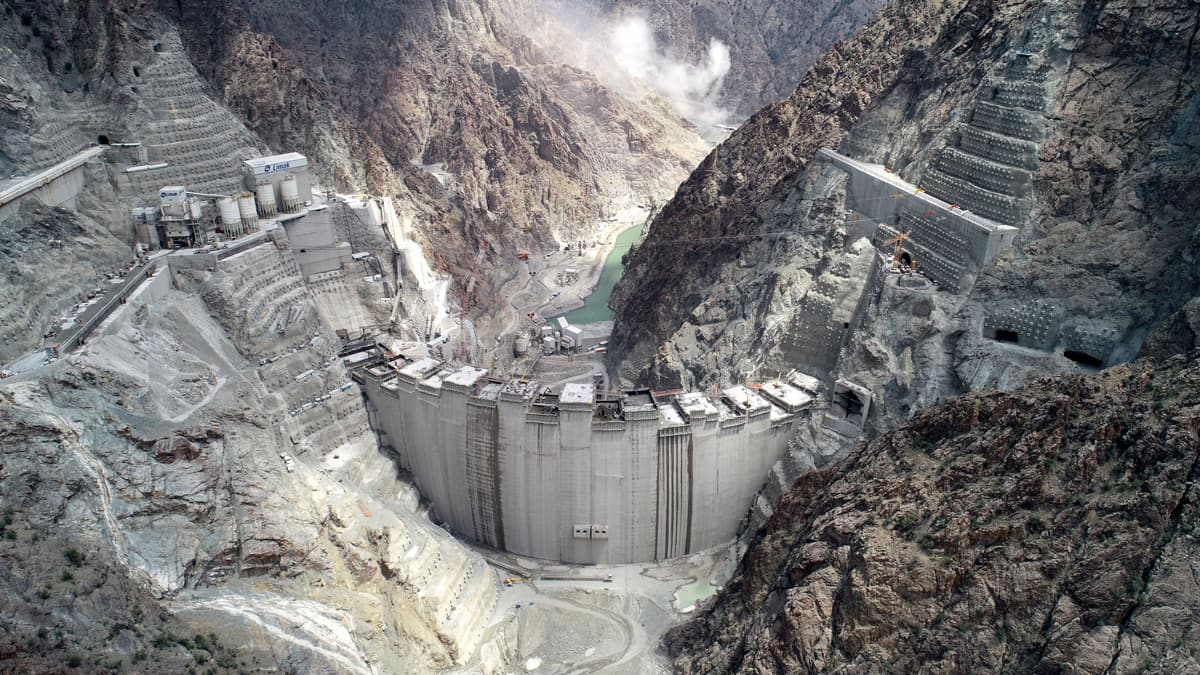 Yusufeli Baraj�'n�n g�vde y�ksekli�inde 214 metreye ula��ld�