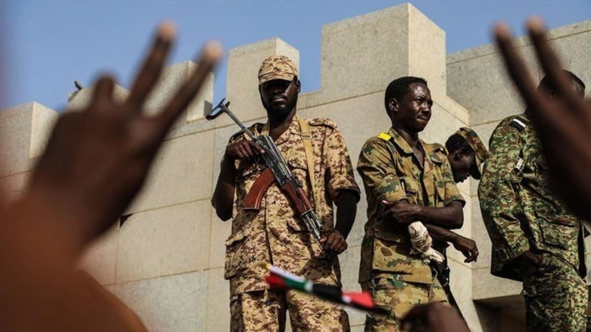 Sudan'da eski st dzey 9 kii ''dmanca eylemler planladklar'' gerekesiyle gzaltna alnd