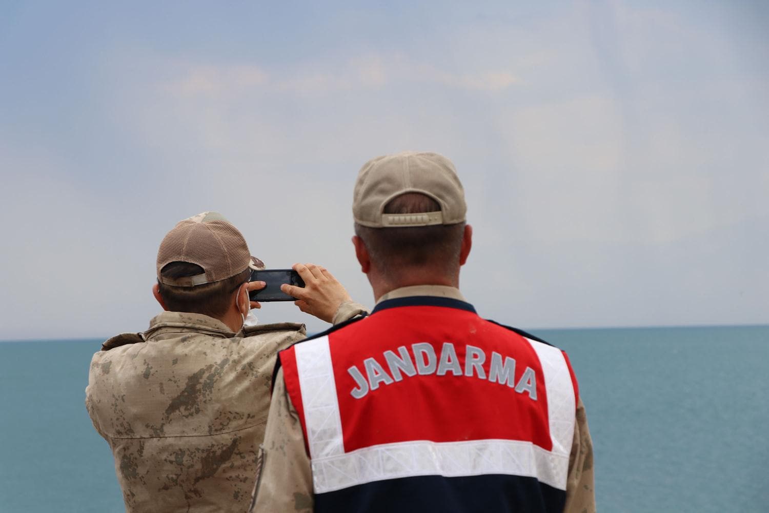 Van G�l�'nde bir teknenin kayboldu�u ihbar� �zerine ba�lat�lan aramada 5 ki�inin cesedine ula��ld�
