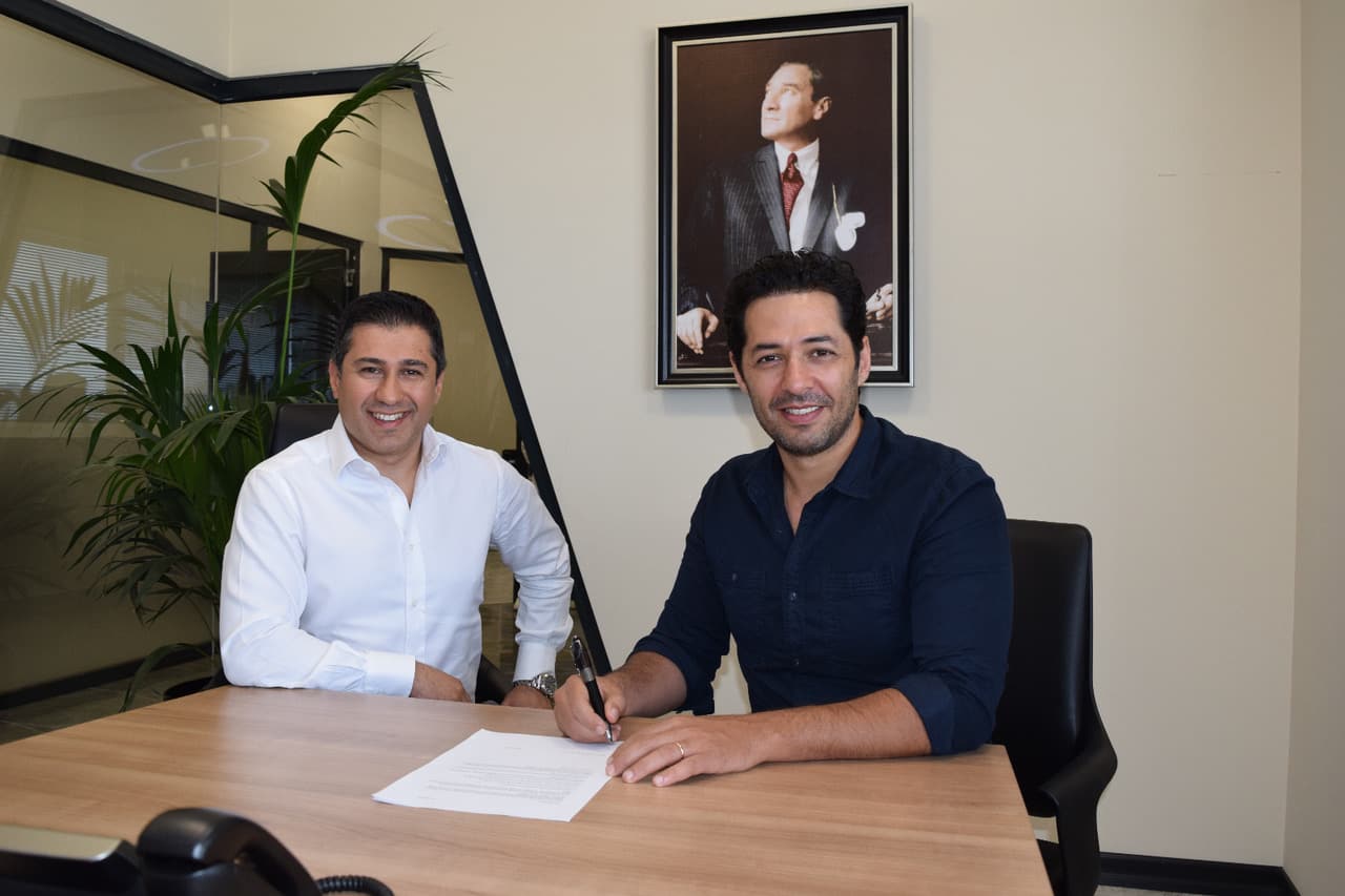 Deep Fresh'in y�z� Mert F�rat oldu