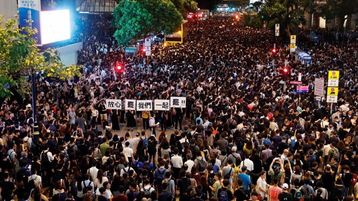 Hong Kong'da Ulusal Gvenlik Yasas protestolarnda 300'den fazla gzalt
