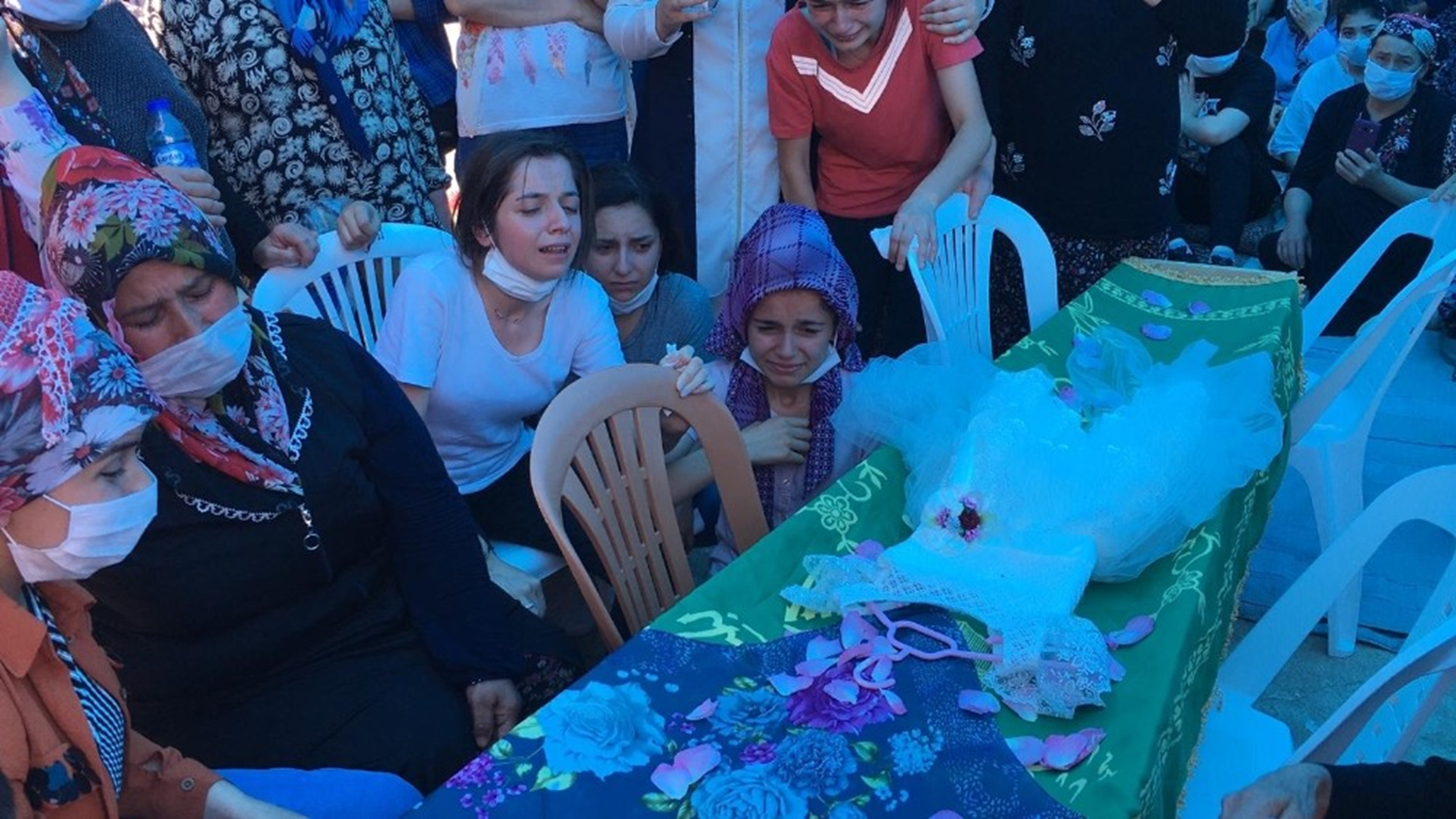 �kra Nur Tirsi'nin cenazesi k�y�ne getirildi