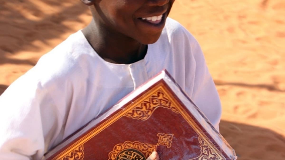 Hayrat nsani Yardm Dernei Senegal'de 90 binden fazla Kur'an- Kerim datt