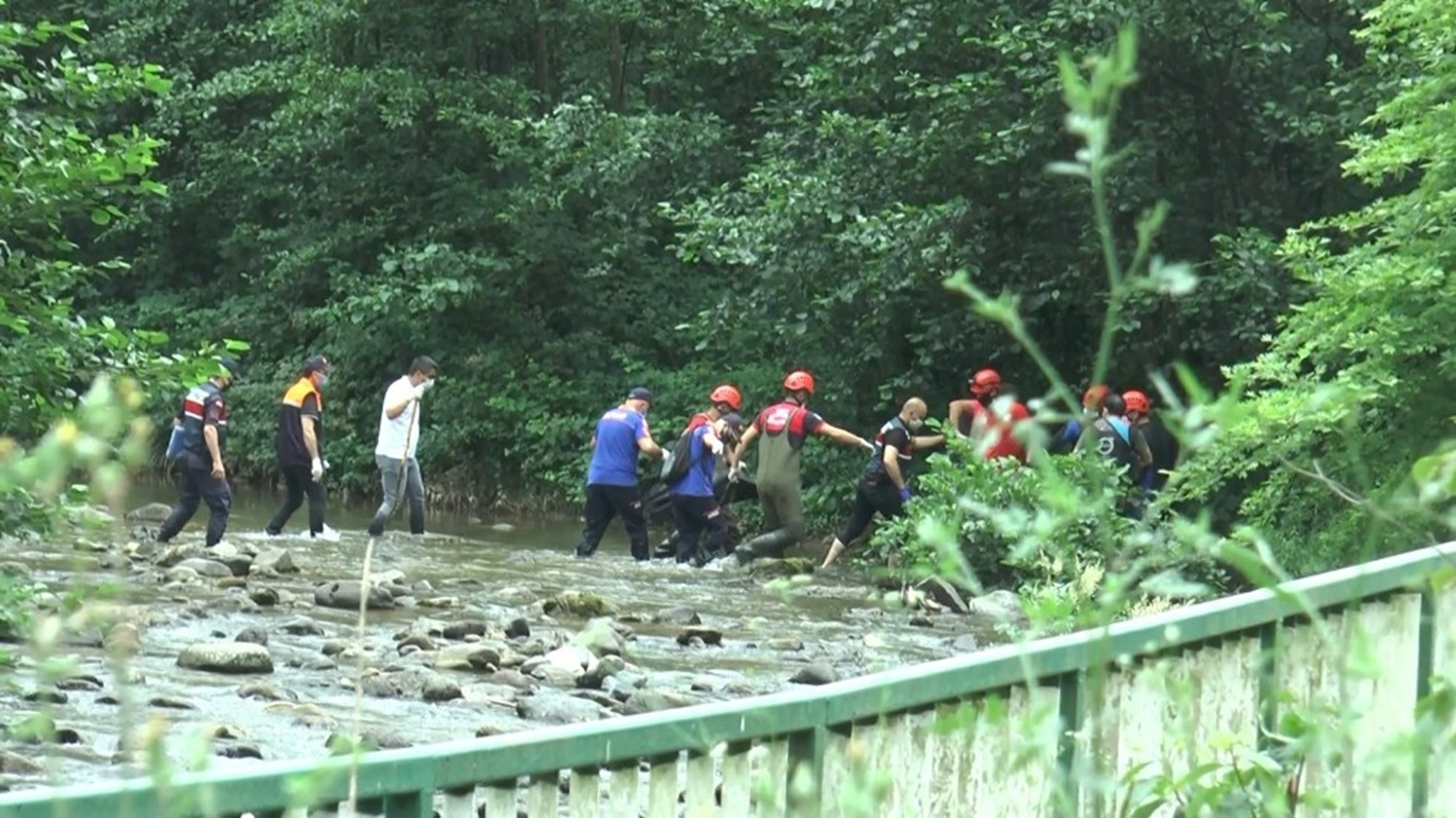 �kra Nur'un �l�m�n� ayd�nlatmak i�in her detay titizlikle inceleniyor