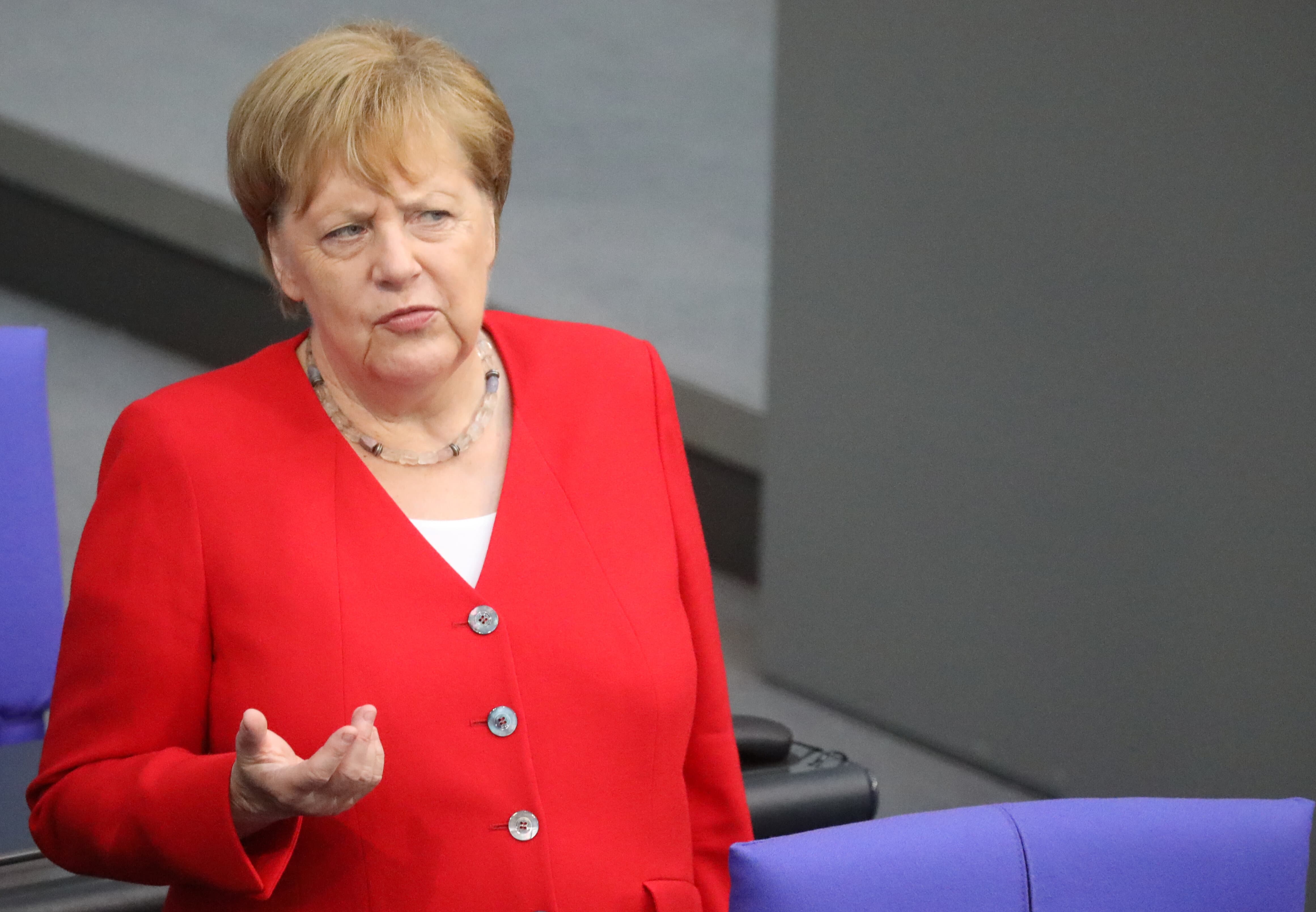 Merkel: 'Avrupa'n�n tarihinin en zor durumunda oldu�unu biliyoruz'