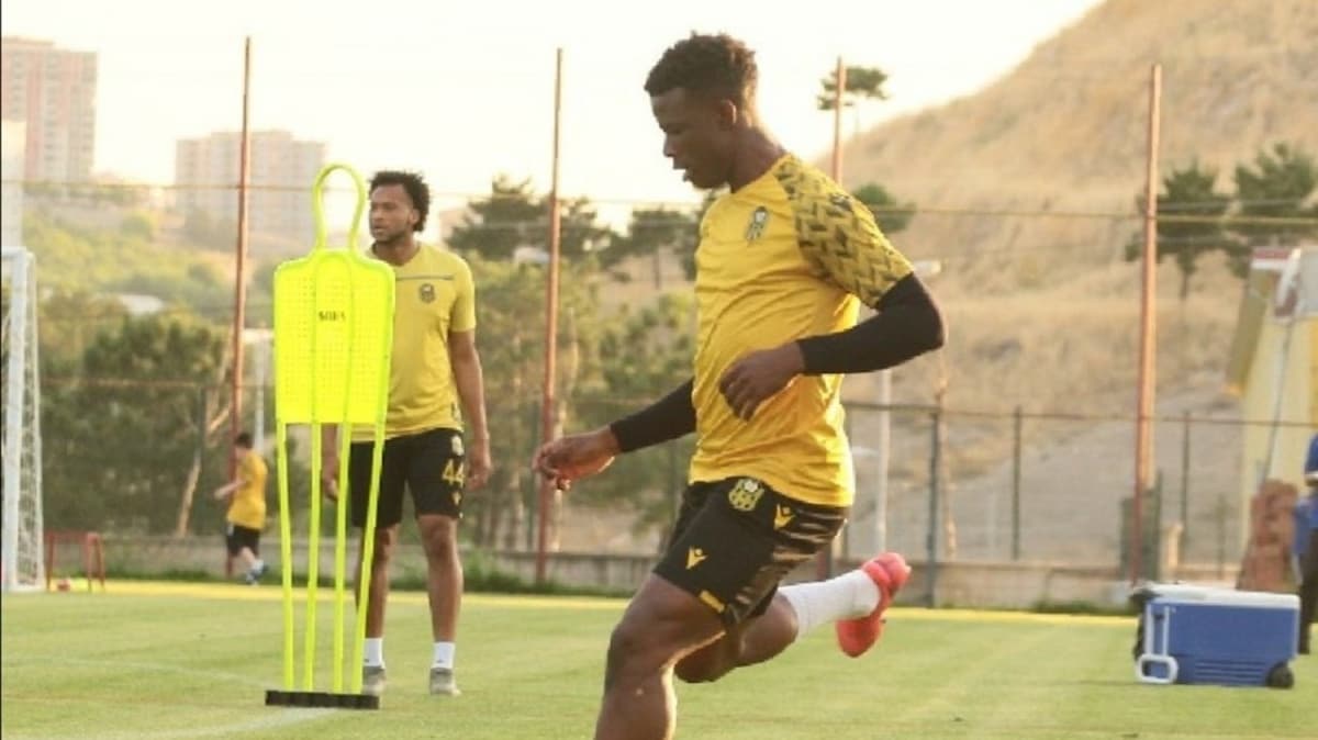 Yeni Malatyaspor'da Youssouf, Hikmet Karaman'n gzne girdi