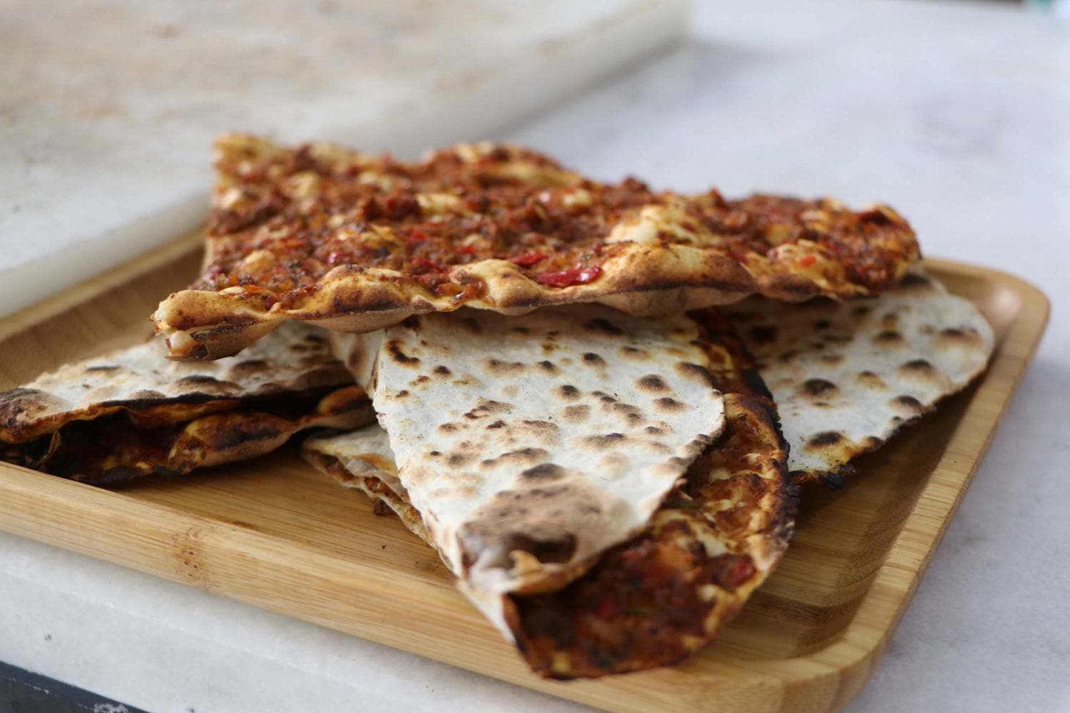 Gastronomi d�nyas�n�n yeni tart��mas�: Lahmacun so�anl� m� olur sar�msakl� m�?