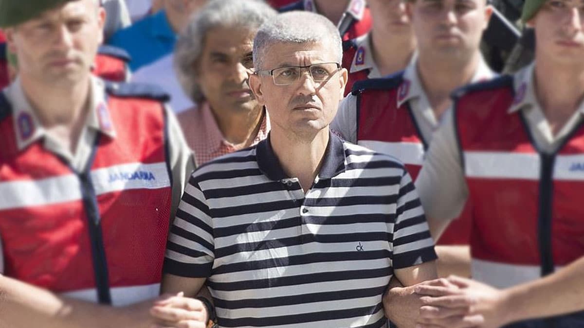 Darbe bildirisini TRT'de okutmu�tu! FET�'c� yarbay hakk�nda istenen ceza belli oldu