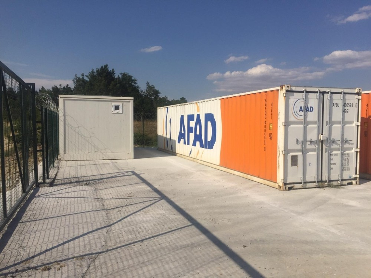 10 adet konteyner ile AFAD Edirne cep deposu haz�r
