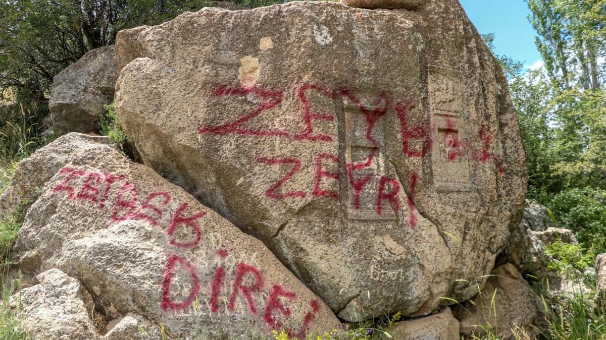 2 bin yllk eserleri define arama uruna tahrip ettiler