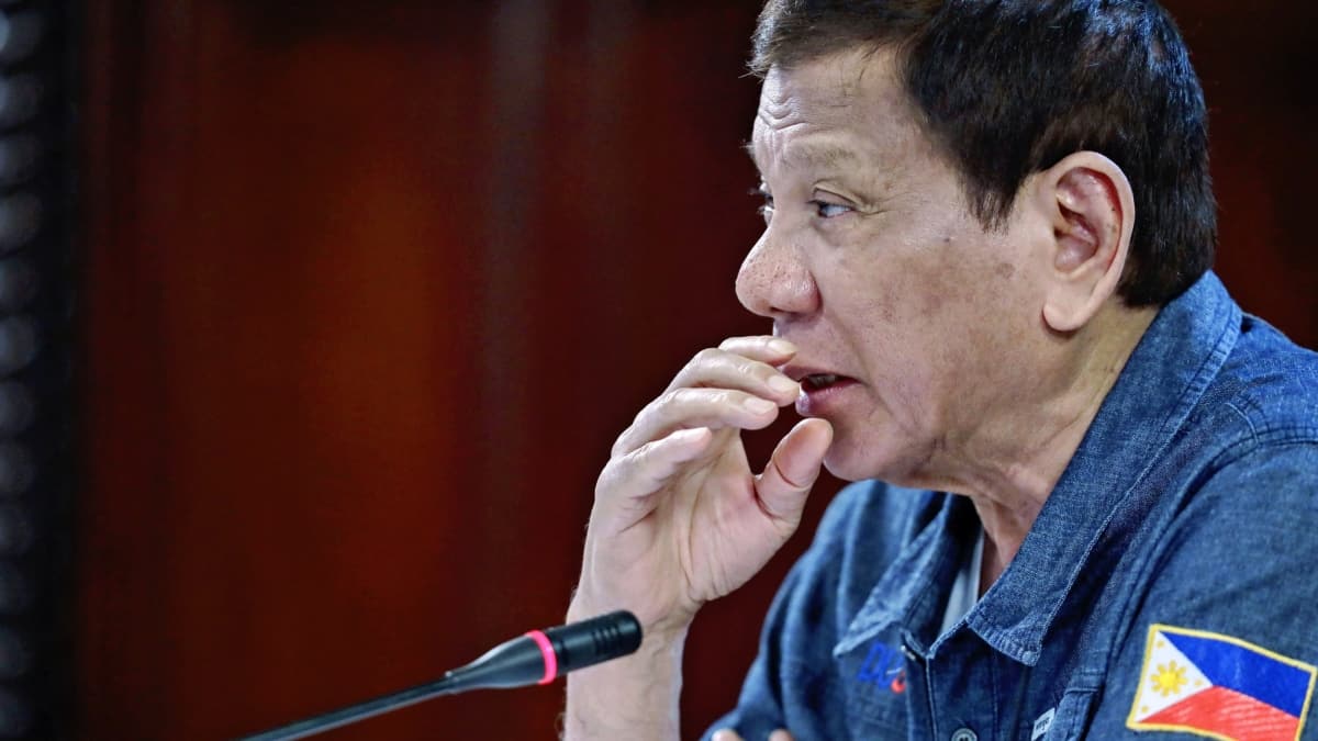 Duterte terrizmle mcadele yasasn onaylad, yzlerce kii sokaklara dkld