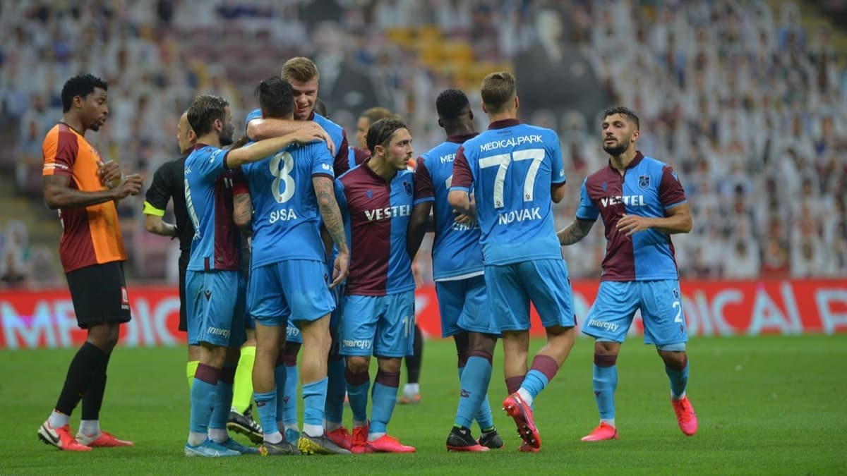 Galatasaray havlu att! Trabzonspor ampiyonluk yolunda pes etmiyor