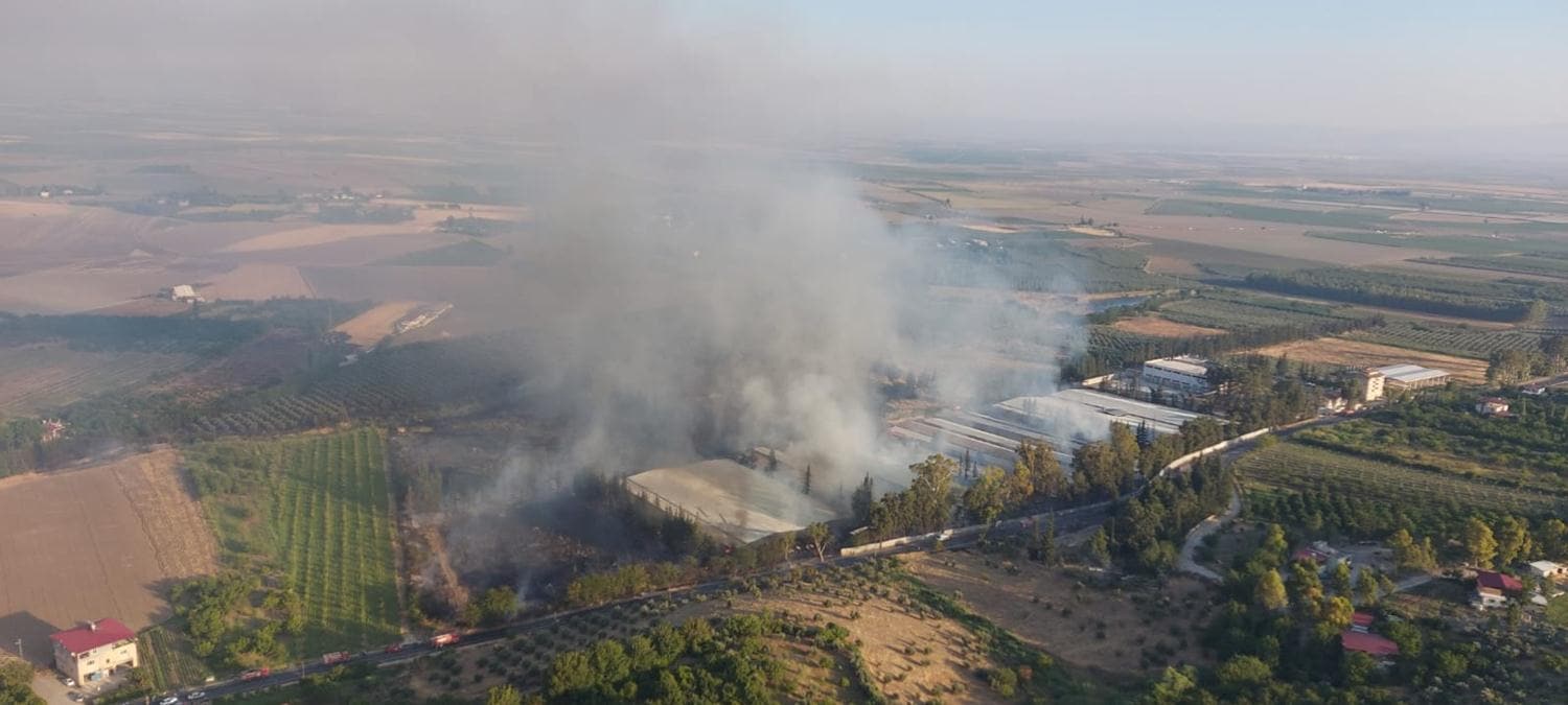 �iftlik yang�n� havadan ve karadan m�dahaleyle s�nd�r�ld�