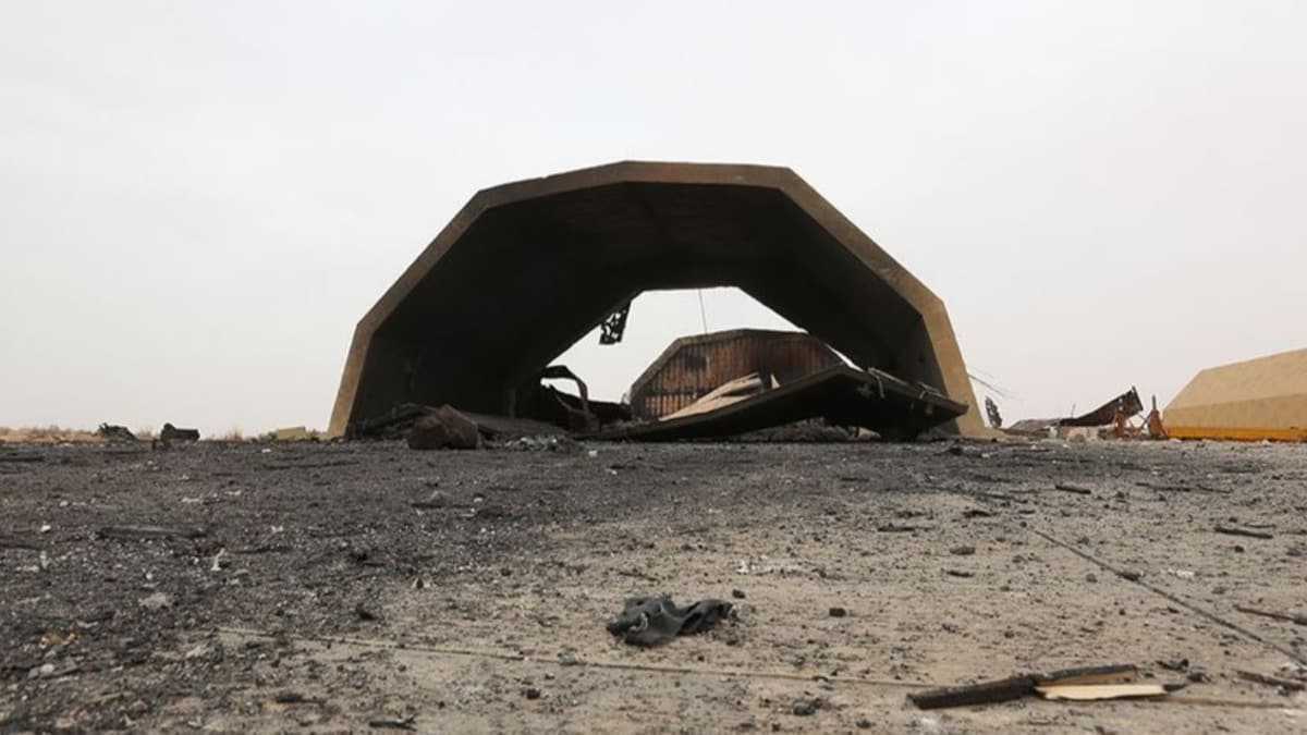 Libya'daki Vatiyye ss'ne 'kimlii belirsiz' jetlerce hava saldrs dzenlendi