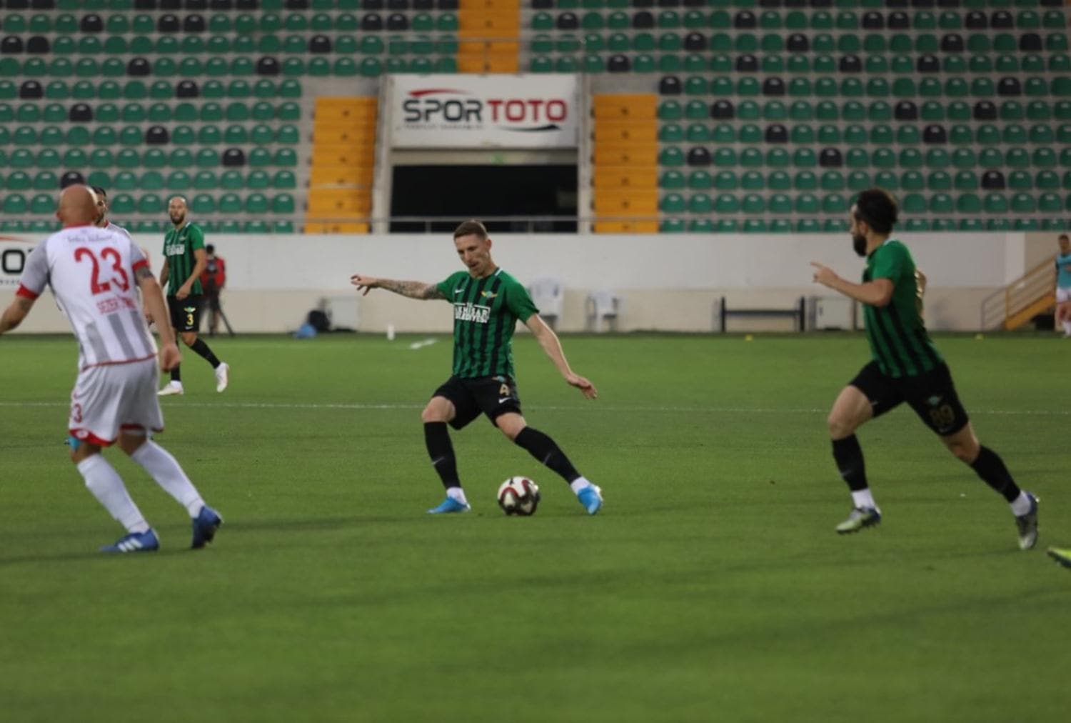 Akhisarspor Bal�kesirspor'u yendi, zirveye yana�t�