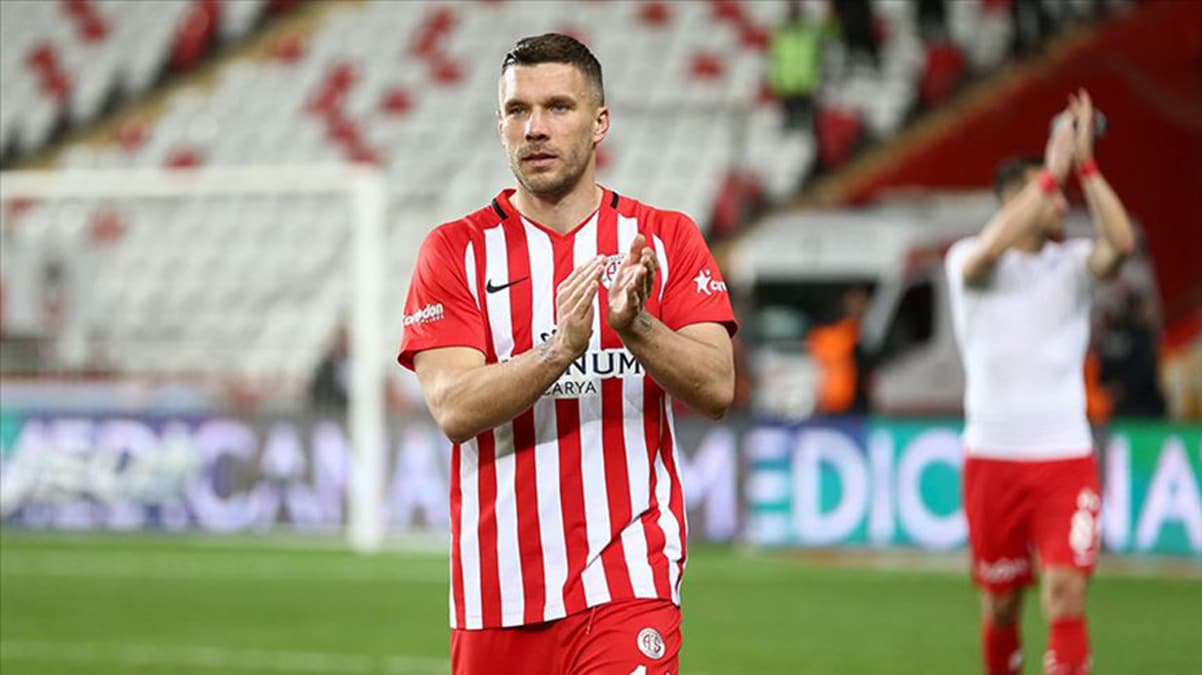 Antalyaspor'da Trabzonspor ma�� �ncesi Podolski �oku