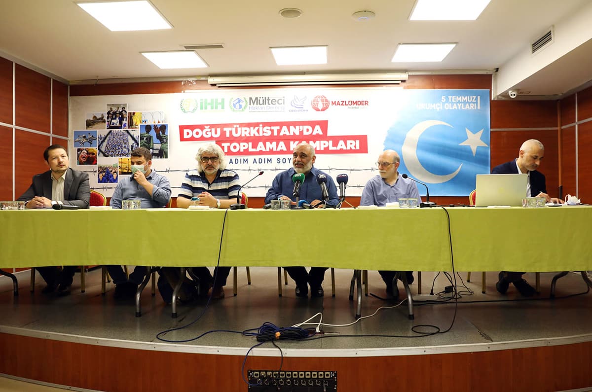 Do�u T�rkistan'da �Ad�m Ad�m Soyk�r�m'