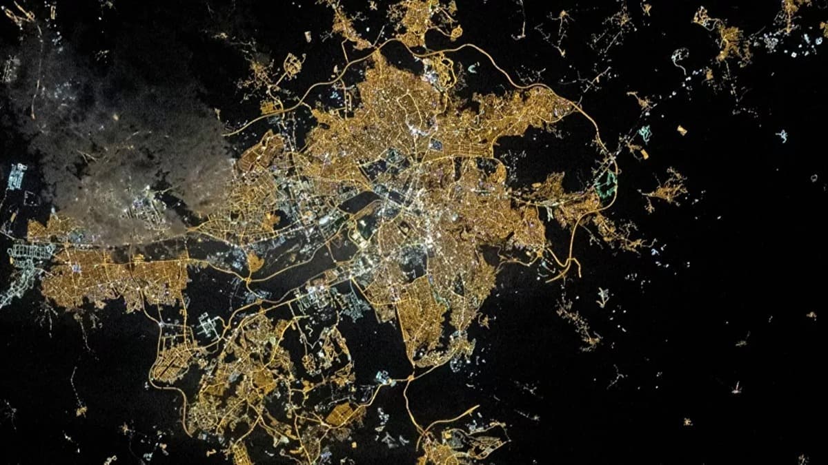 NASA bu mesajla paylat: Ankara, Trkiye'nin kalbi, karanlk gece ve uzayda bir parlt
