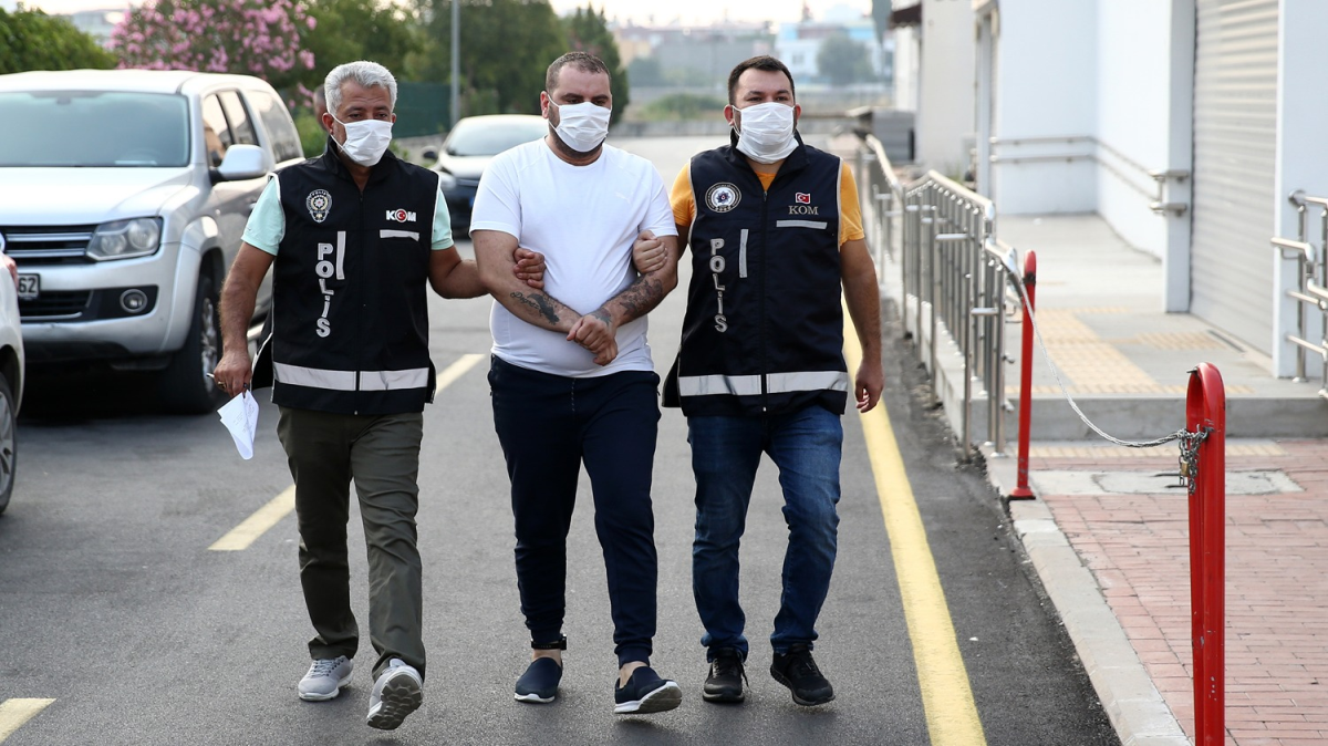 Adana merkezli 4 ilde afak vakti e zamanl tefecilik operasyonu: Gzaltlar var