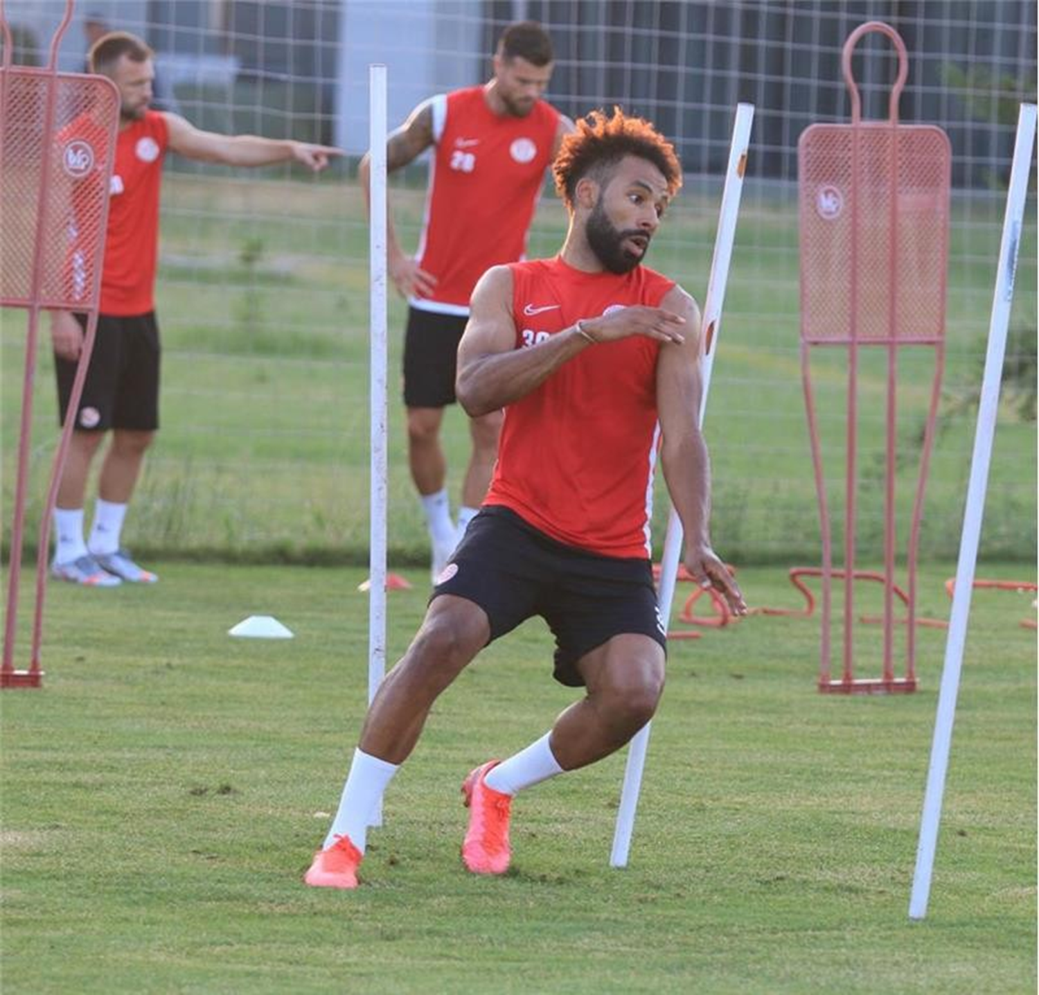 Antalyaspor'da Trabzonspor ma�� �ncesi 9 eksik
