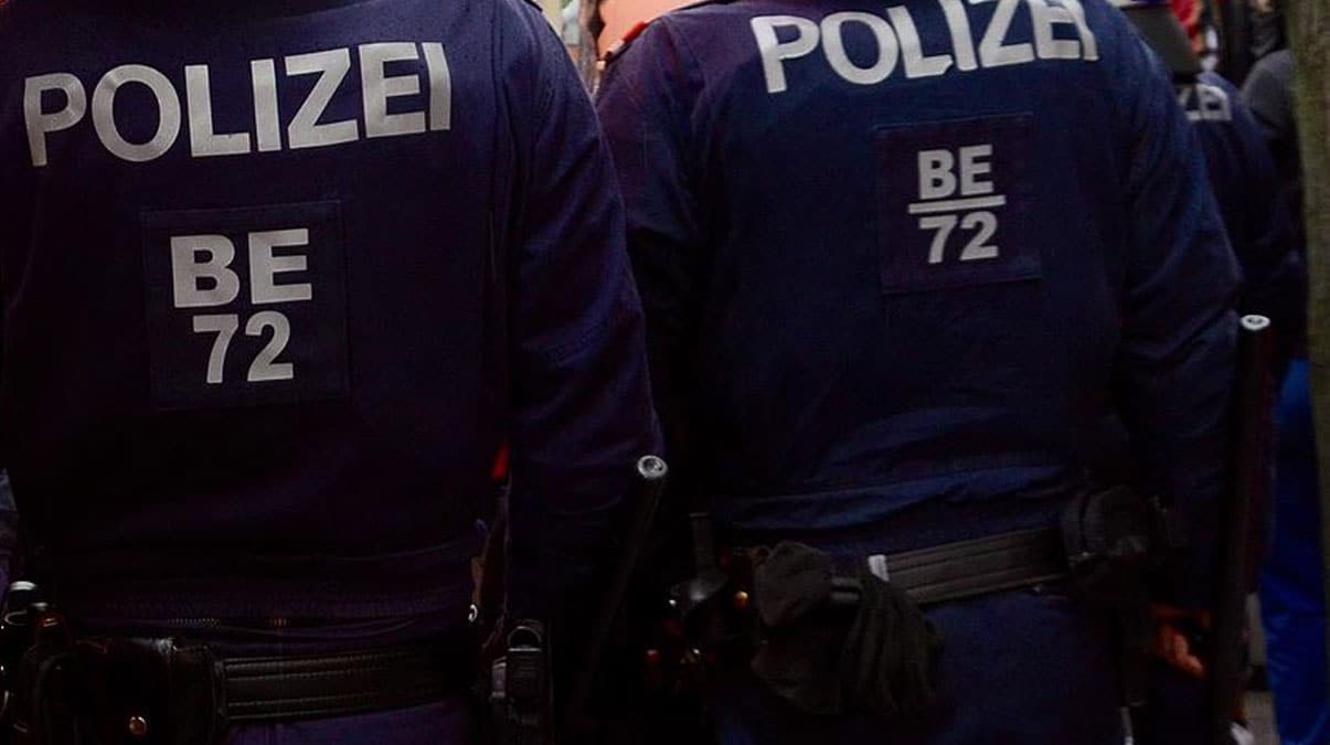 Avusturya'da polise �rk��l�k su�lamas�