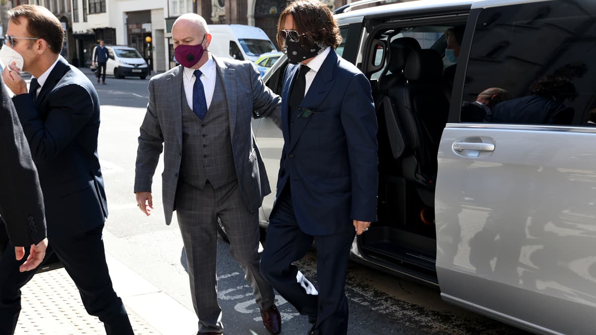 Hollywood y�ld�z� Johnny Depp, The Sun gazetesi ile mahkemelik oldu
