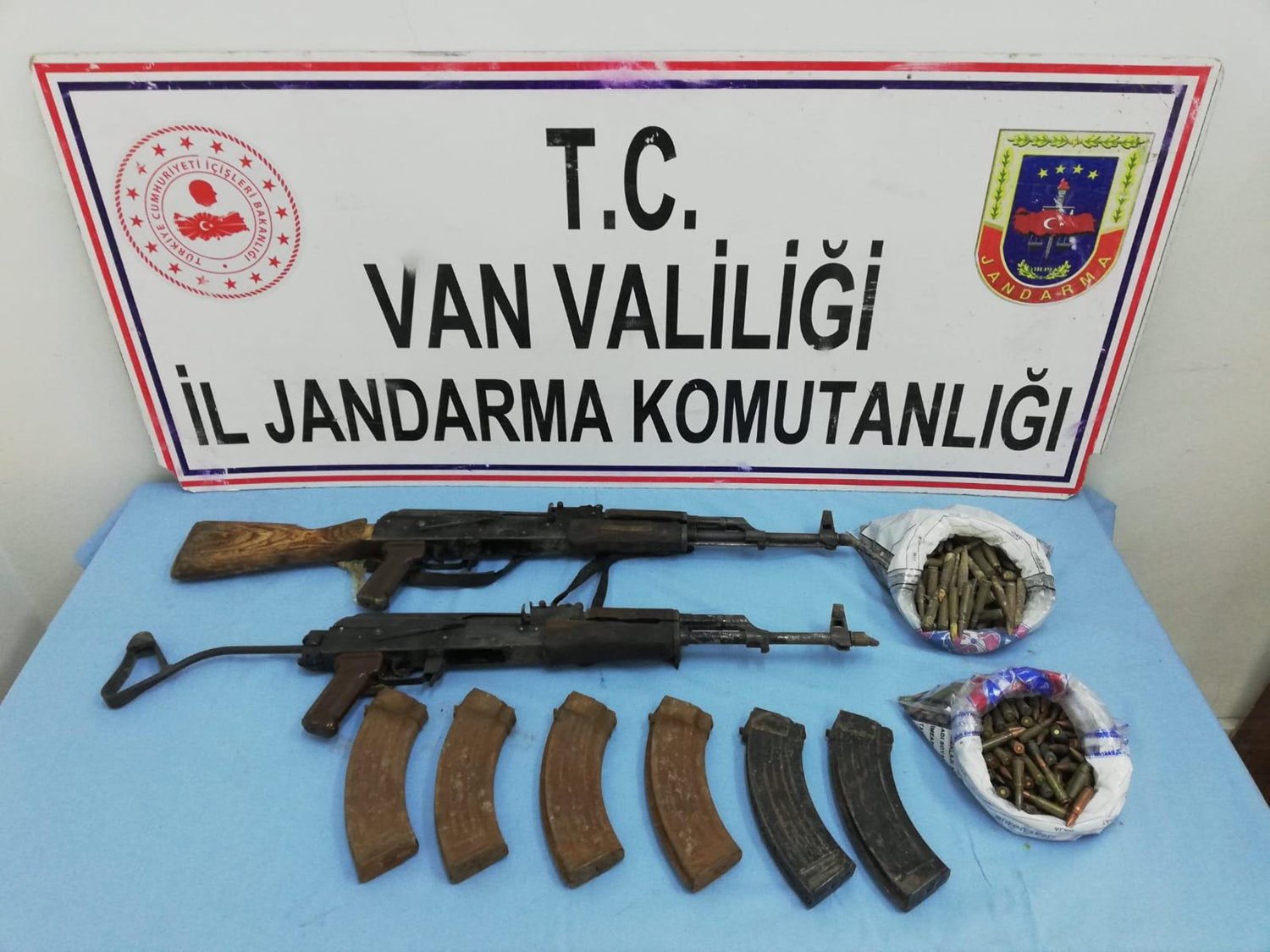 Van'da ter�ristlere ait silahla ele ge�irildi