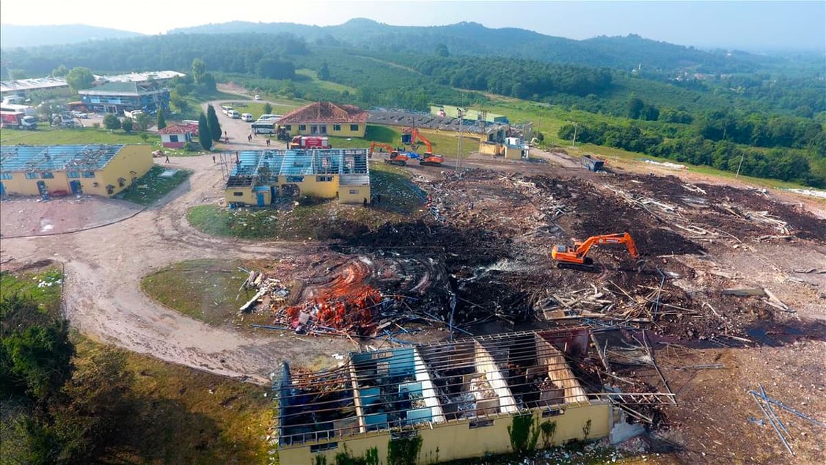 Havai fi�ek fabrikas�n�n iki sahibinden biri tutukland�