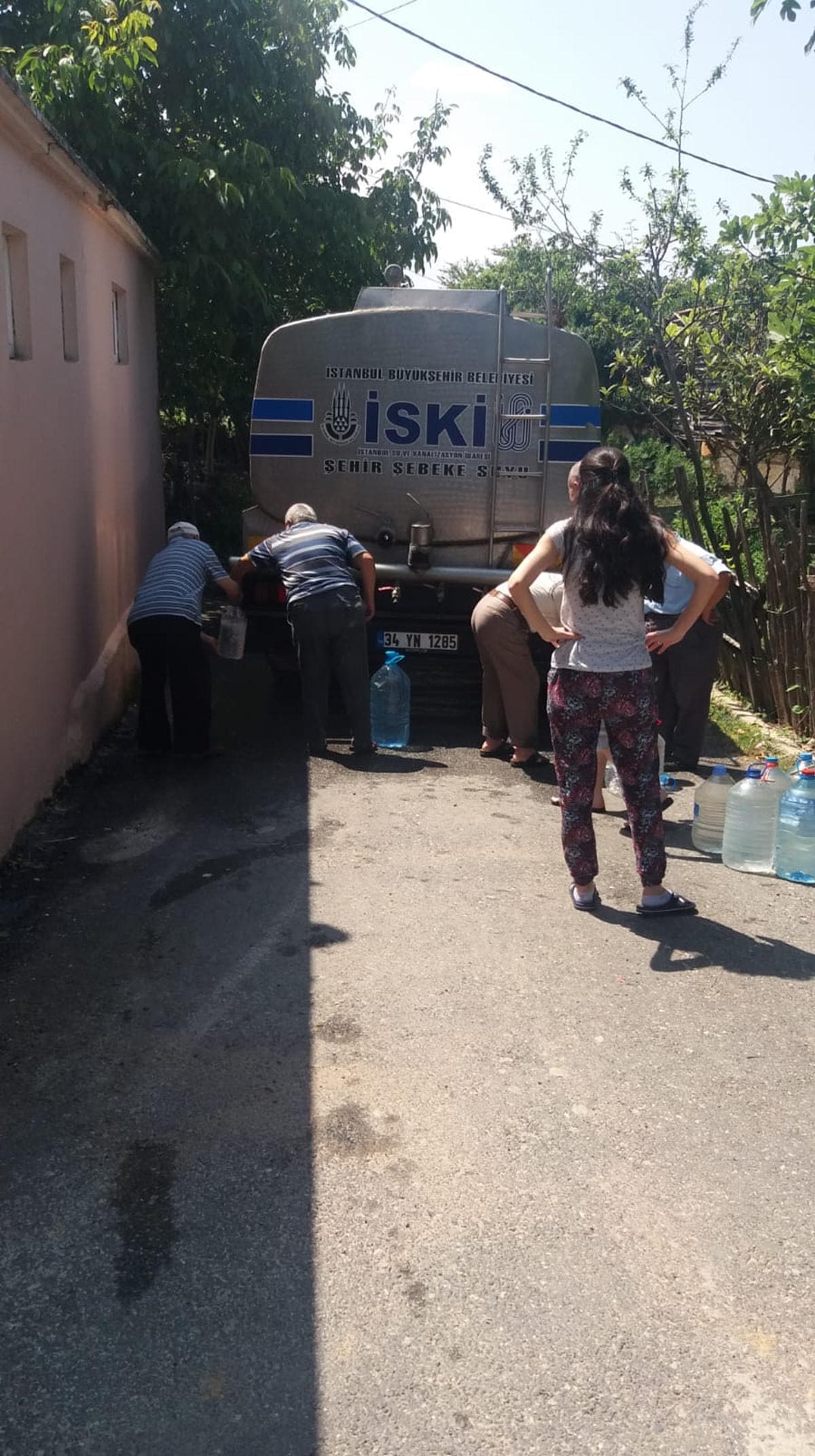 �ile'deki su tankerini foto�raflam��t�... Eski muhtar, o iddialara cevap verdi
