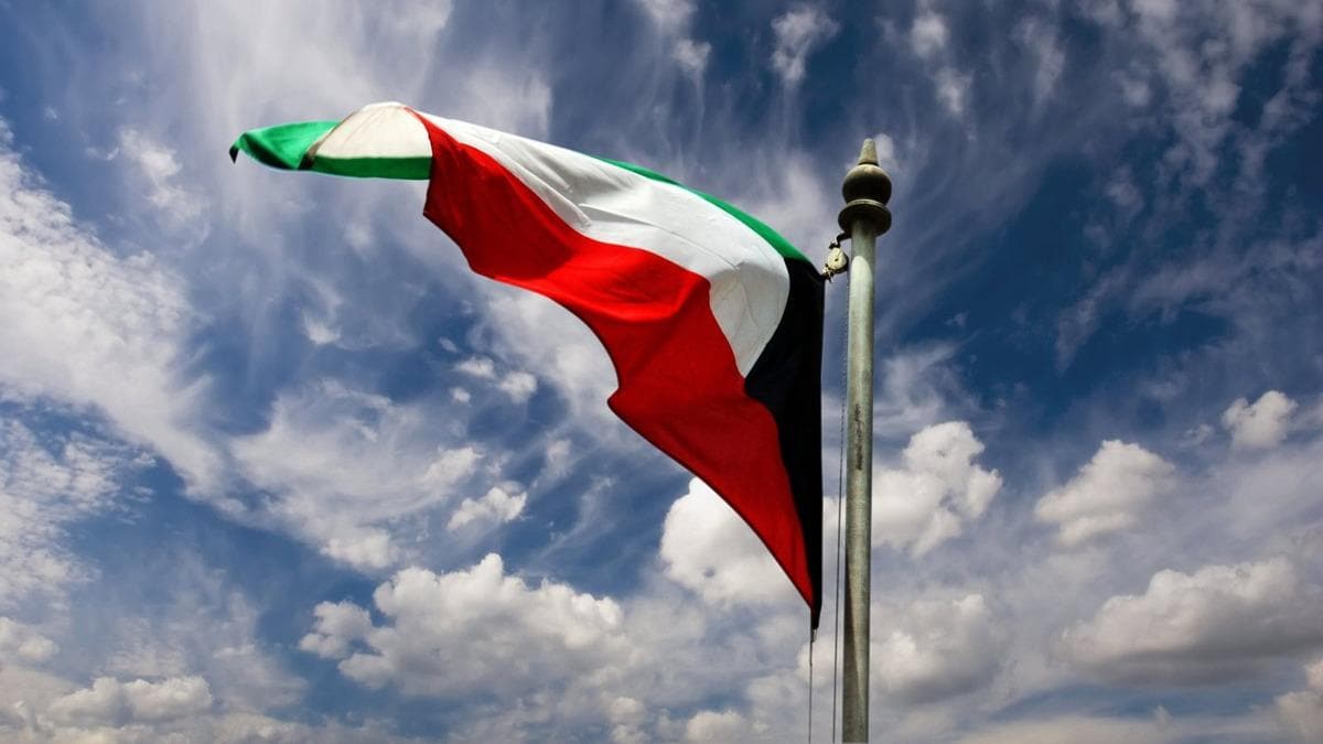 ''Suudi Arabistan'a hakaret'' suundan beraat eden Kuveytli eski vekile ''telefonu ktye kullanma'' suundan hapis cezas
