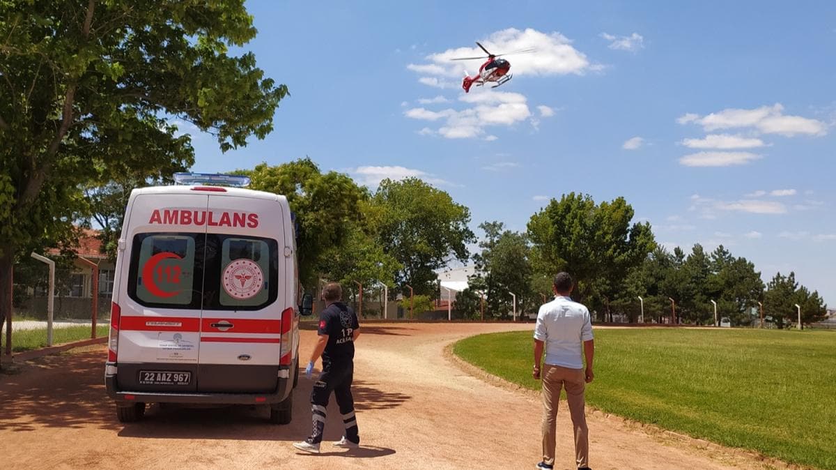 Boulma tehlikesi geiren 17 yandaki gen ambulans helikopterle hastaneye yetitirildi 
