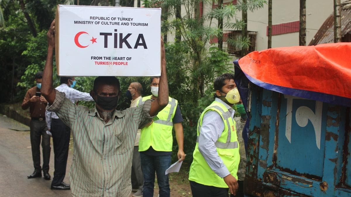 TKA Banglade'teki iki devlet hastanesine solunum cihaz, koruyucu tulum ve maske yardmnda bulundu